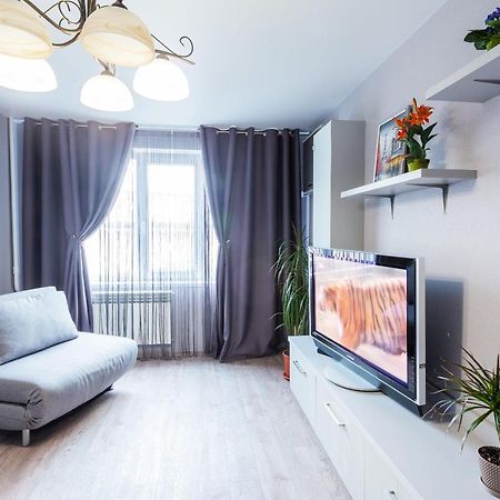 קייב Apartment Obolon Metro Station מראה חיצוני תמונה