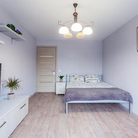 קייב Apartment Obolon Metro Station מראה חיצוני תמונה